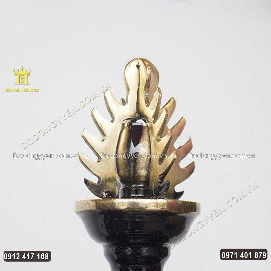Đ&ocirc;i đ&egrave;n mang &yacute; nghĩa biểu tượng về ngọn đ&egrave;n chỉ đường dẫn lối cho người &acirc;m t&igrave;m về 